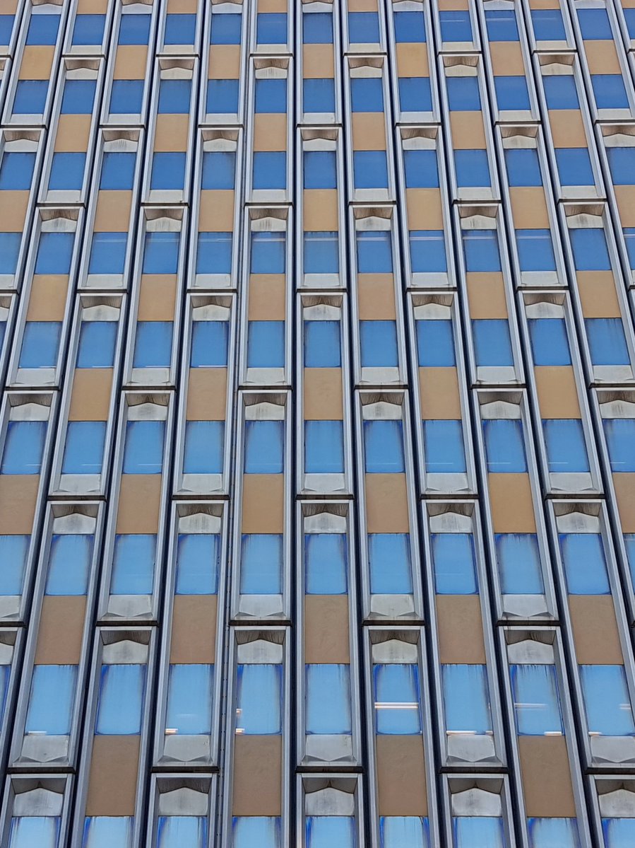 Façade de la cité administrative d'état Façade de la cité administrative d'état