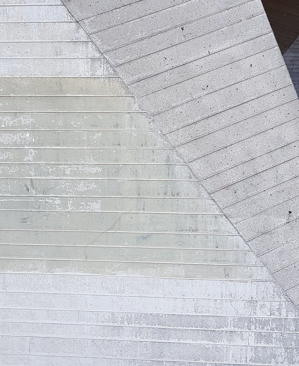 Un pilier en V du silo de la bibliothèque municipale